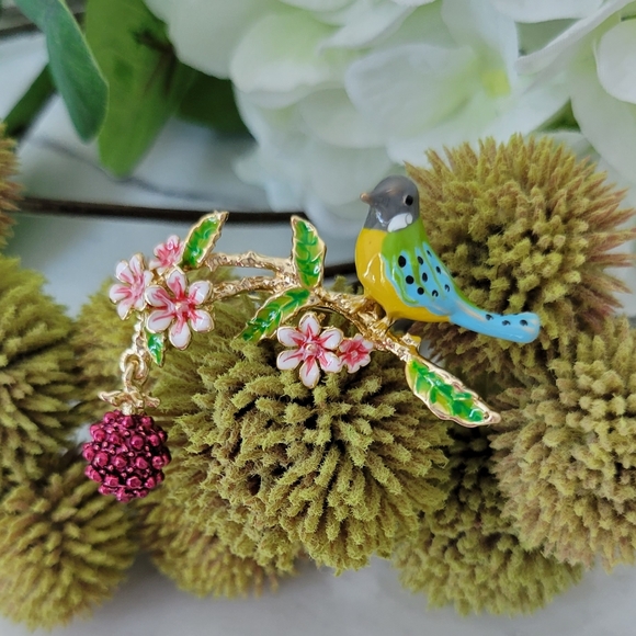 Cute Bird Brooch Bird with berries Pin Bird Brooch Gold Flowers Bird with ber… - Picture 3 of 15